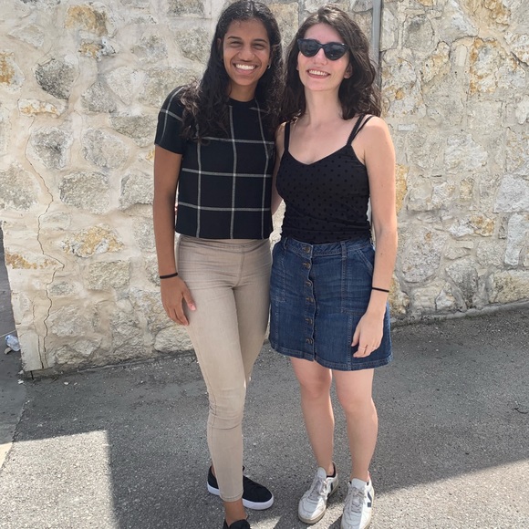 Meet your Posher, Alia - Picture 3 of 6